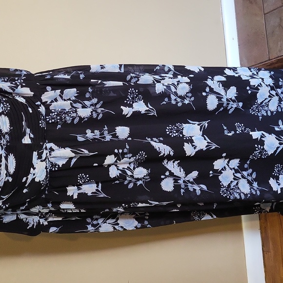 Torrid Dress 🤍 - Picture 5 of 13